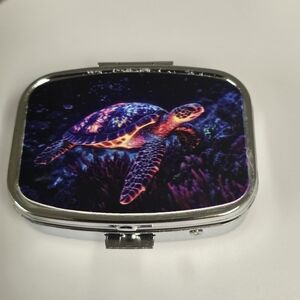 🆕️💊 🐢SEA TURTLE PORTABLE METAL PILL BOX ORGANIZER WITH MIRROR🐢💊